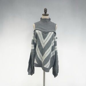 Source Unknown Gray & White Chevron Off-Shoulder Mock Neck Sweater